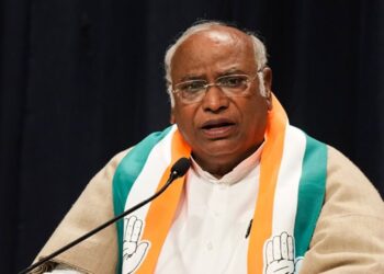 வங்கிகளில் மோசடிகள் – மோடி அரசுக்கு கார்கே வலுக்கும் முக்கிய கேள்விகள் !