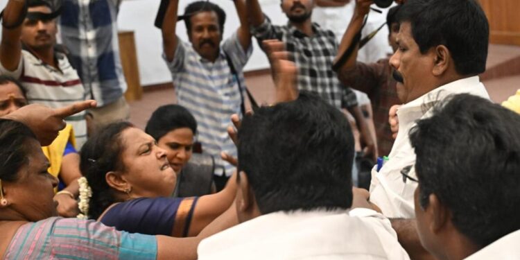 சேலம் மாநகராட்சியில் பரபரப்பு!!