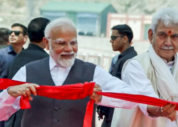 உலகின் மிக உயரமான சேனாப் ரயில் பாலத்தை பிரதமர் மோடி திறந்து வைத்தார்!