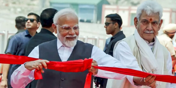 உலகின் மிக உயரமான சேனாப் ரயில் பாலத்தை பிரதமர் மோடி திறந்து வைத்தார்!