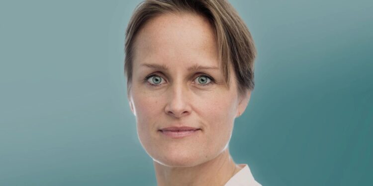 பிரித்தானிய எம்.ஐ.6 அமைப்புக்கு முதல் பெண் தலைமை அதிகாரி நியமனம்