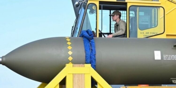 அமெரிக்கா ஈரானில் முதல்முறையாக பயன்படுத்திய ‘பங்கர் பஸ்டர்’ குண்டுகள்: பங்கர் பஸ்டர் என்றால் என்ன?