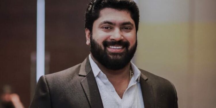 இளம் தொழிலதிபராக கோவையில் வலம் வரும் “The Tile Bros” டைல்ஸ் நிறுவனத் தலைவர் சந்தோஷ் குமார் !