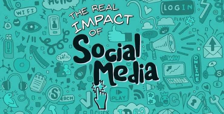 சமூக வலைதளங்கள்: உலக அரசியலில் புதிய களமும், ஆபத்தும்!