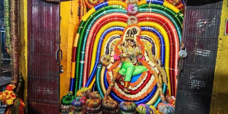 ஸ்ரீவில்லிபுத்தூர் ஆண்டாள் கோயிலில் ஆடிப்பூர திருவிழா: ஆயிரக்கணக்கான பக்தர்கள் தேரை வடம்பிடித்து இழுத்த கோலாகலம்