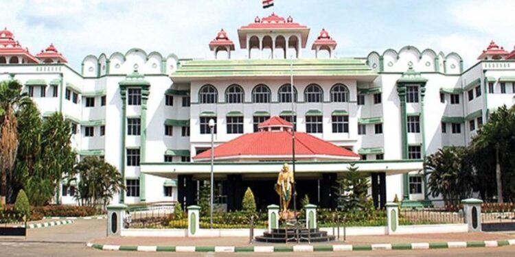 சிவகங்கை இளைஞர் படுகொலை: சென்னை உயர்நீதிமன்ற மதுரை அமர்வு திமுக அரசின் மீது சரமாரி குற்றச்சாட்டு!