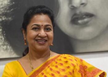 நடிகை ராதிகா சரத்குமார் டெங்கு காய்ச்சல் காரணமாக தனியார் மருத்துவமனையில் அனுமதி