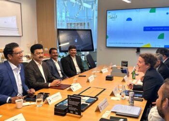 தமிழ்நாட்டில் ஆப்பிள் நிறுவனத்தின் ரூ.30,000 கோடி மின்னணு உதிரிபாக தொழிற்சாலைகள்: 60,000 பேருக்கு வேலைவாய்ப்பு