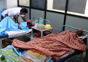 புதுச்சேரி அரசு மருத்துவமனையில் மருந்து தட்டுப்பாடு: மருந்தக ஊழியரின் அலட்சியப் பேச்சு வைரலாகும் வீடியோ!