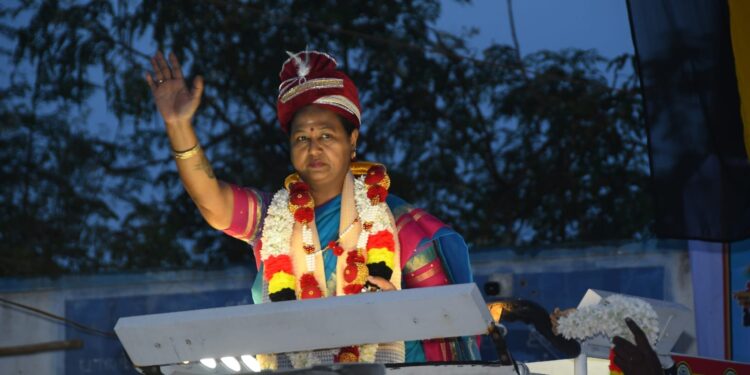 “சிங்கப்பெண்ணின் அரசியல் எழுச்சி” : பிரேமலதா விஜயகாந்தின் பிரச்சார பயணம் அரசியல் களத்தில் பரபரப்பை ஏற்படுத்துகிறது