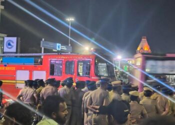 நள்ளிரவில் துப்புரவு தொழிலாளர்கள் கைது: குடும்பத்துடன் கூலி திரைப்படம் பார்த்த மகிழ்ந்த முதல்வர் ஸ்டாலின்!