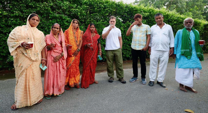 வாக்கு திருட்டு விவகாரம்: காங்கிரஸ் கட்சி நாடு முழுவதும் மெழுகுவர்த்தி பேரணி