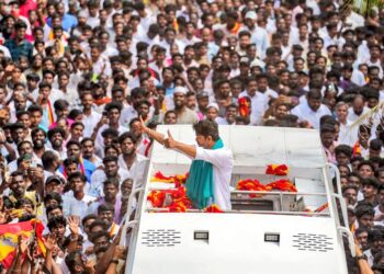 தமிழ்நாட்டில் மக்களாட்சியல்ல, கொடுங்கோலாட்சி: தூய்மைப் பணியாளர்கள் கைது குறித்து தவெக தலைவர் விஜய் கடும் விமர்சனம்