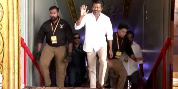 தமிழக வெற்றிக் கழகத்தின் 2வது மாநில மாநாடு மதுரையில் கோலாகல தொடக்கம்