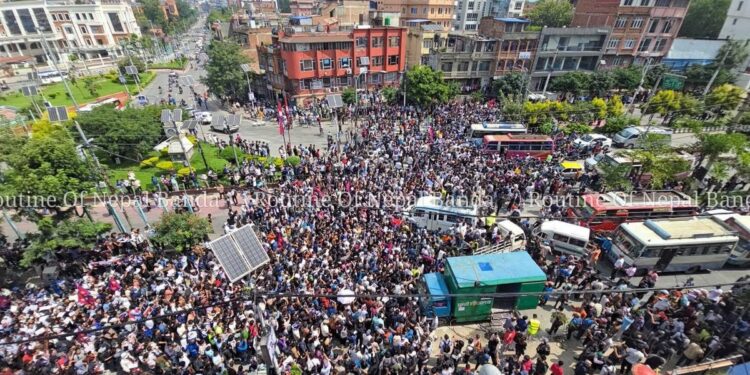 நேபாளத்தின் பற்றும் புரட்சி: ஜனநாயகத்தின் எச்சரிக்கை மணி