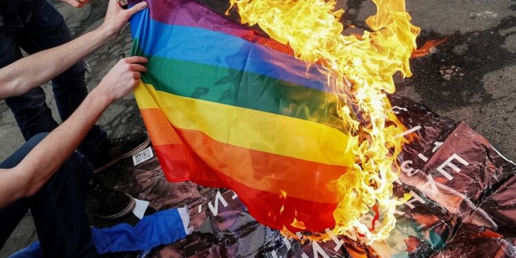 மூன்றாம் பாலினத்தவர்களின் தத்தெடுப்பு உரிமையை உறுதிப்படுத்தும் வரலாற்று தீர்ப்பு: உயர்நீதிமன்ற உத்தரவு