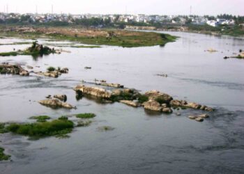 ஆலையை மூடக் கோரி மூன்று கிராம மக்கள் கருப்புக்கொடி போராட்டம்