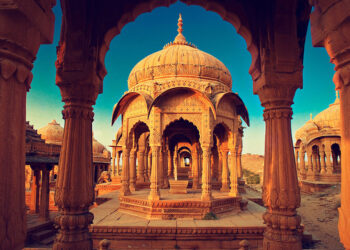 நமது இந்தியாவின் மாபெரும் வரலாறு  — சிந்து சமவெளியிலிருந்து இந்தியக் குடியரசு வரை