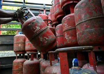 LPG தட்டுப்பாடு நீடித்தால் மொபைல் நெட்வொர்க், இணைய சேவைகள் பாதிக்கப்படலாம் – நிபுணர்கள் எச்சரிக்கை