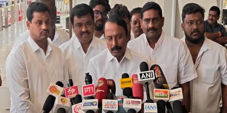 “விஜய் அரசியல்? — ஜெயலலிதா முன்னுதாரணம் காட்டி தவெக நிர்வாகி செங்கோட்டையன் பதில்”