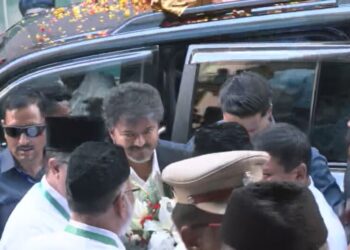 பத்திரிகையாளர்களை இன்னும் சந்திக்காத முதலமைச்சர் விஜய்..? அரசியல் பின்னணி என்ன..?