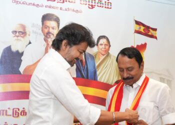 தவெகவில் கரைகிறதா அதிமுக?
