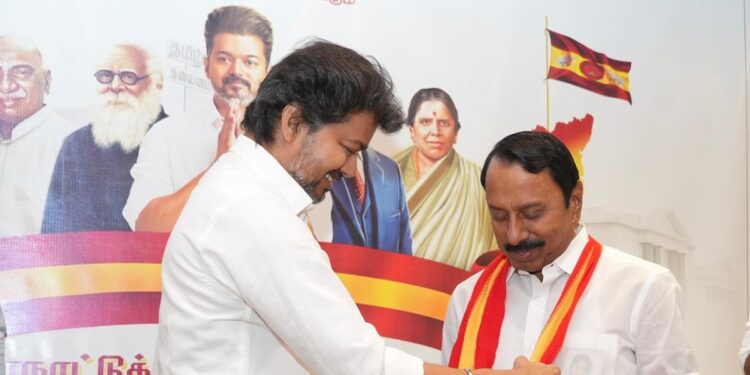 தவெகவில் கரைகிறதா அதிமுக?