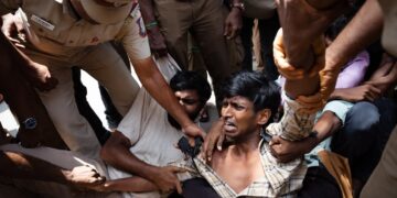 நீட் தேர்வுக்கு எதிராக எழும் தமிழகத்தின் குரலுக்கு தீர்வு கிடைக்க என்ன செய்ய வேண்டும்?