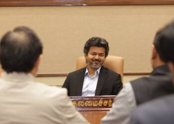 டெண்டர்கள் ரத்து.. திட்டங்கள் பெயர் மாற்றம்.. அதிகாரிகள் இடமாற்றம்.. அதிரடி காட்டுகிறதா தவெக அரசு?