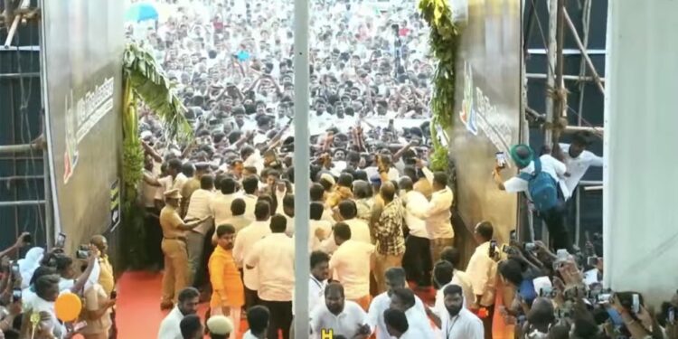 கோவையில் தொடங்கிய We The Leaders அமைப்பின் முதல் மாநில மாநாடு:3 லட்சம் பேர் பங்கேற்றுள்ளதாக கூறப்பட்டுள்ளது!