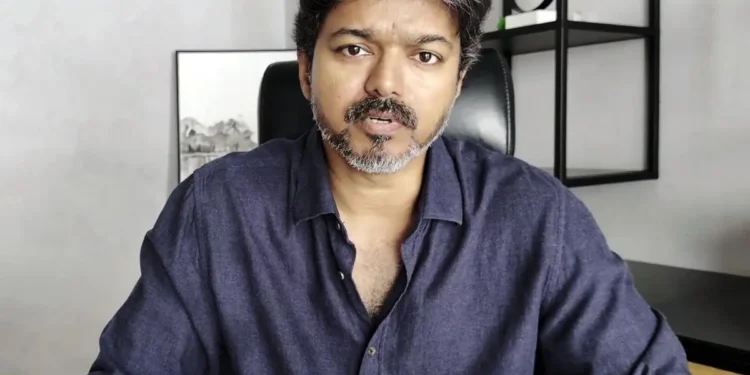 விஜய்யின் அமைச்சரவை: அதிகாரப்பூர்வப் பொறுப்பு இல்லாத நபர்களின் பங்கேற்பு குறித்த சர்ச்சை
