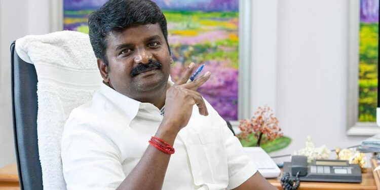 மகாபலிபுரத்தில் மக்கள் வெள்ளம்: முன்னாள் அமைச்சர் சி. விஜயபாஸ்கர் தலைமையில் தமிழக வெற்றிக் கழகத்தில் இணைந்த டெல்டா நிர்வாகிகள்