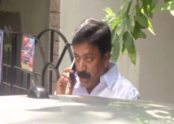 முதலமைச்சரின் நல்லாட்சிக்கு அதிகாரிகளே தடையா? – சி.வி.சண்முகம் முன்வைத்த கேள்வி தமிழக அரசியலில் ஏற்படுத்தும் தாக்கம்