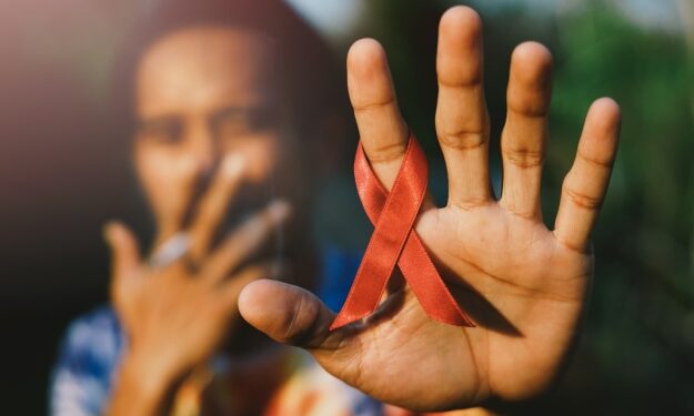 கர்நாடகாவில் 7,000 கல்லூரி மாணவர்களுக்கு HIV தொற்று: தமிழகத்திற்கும் எச்சரிக்கை மணியா?