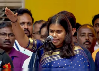 அமைச்சர் பள்ளி ஆய்வு சர்ச்சை: கல்வி ஆய்வு மாணவர்களையும் ஆசிரியர்களையும் அவமதிக்கும் மேடையாக மாறக்கூடாது என்ற விமர்சனம்