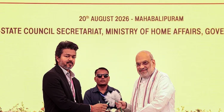 “மத்திய அரசை தேவையின்றி தாக்க வேண்டாம்” – விஜய் அரசின் புதிய அணுகுமுறையா? அமித் ஷா சந்திப்புக்குப் பின் மாறும் மத்திய–மாநில அரசியல் கணக்கு