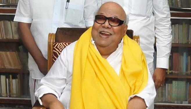 ஜோசியம் பார்த்துத்தான் மஞ்சள் துண்டு போட்டாரா கருணாநிதி? அரை நூற்றாண்டு அரசியலில் தொடர்ந்த சர்ச்சையின் உண்மைப் பின்னணி என்ன?