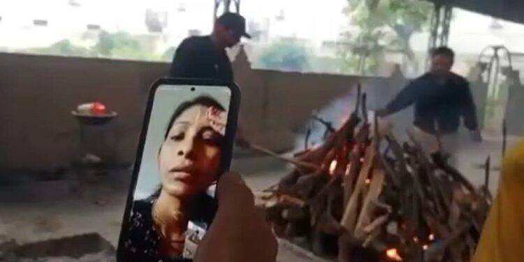மூன்று மகள்களை வளர்த்த தந்தை… இறுதியில் தனிமையில் முடிந்த வாழ்க்கை! – முதியோர் பராமரிப்பை மீண்டும் சிந்திக்க வைக்கும் ஒரு சம்பவம்