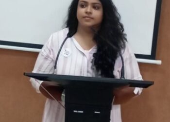 குழந்தைகளின் பார்வையை மெல்ல மாற்றுகிறதா டிஜிட்டல் வாழ்க்கை? – Dr Helen