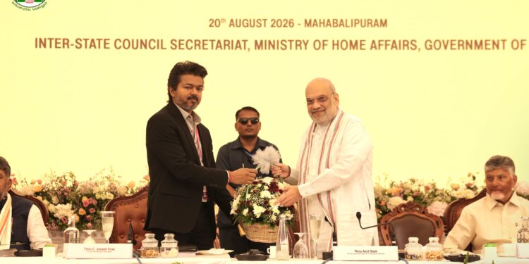 “அமித் ஷாவின் செல்லப்பிள்ளை ஆனாரா விஜய்?” – பாஜகவை ‘கொள்கை எதிரி’ என்ற தவெக மீது எழும் புதிய அரசியல் கேள்விகள்!