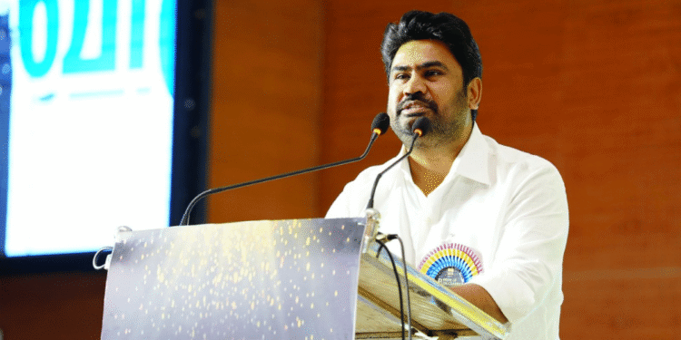 “மருத்துவக் கட்டணங்களுக்கு கட்டுப்பாடு வேண்டும்” எனக் குரல் எழுப்பிய ரமேஷ் கைது: சுகாதாரச் சீர்திருத்த விவாதத்தை அரசியல் களத்திற்கு கொண்டு சென்ற ஜோஸ் சார்லஸ் மார்ட்டின்