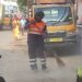 கையுறை இல்லை… முகக்கவசம் இல்லை… பாதுகாப்புக் கவசம் இல்லை: தூய்மைப் பணியாளர்களின் உயிருக்கு யார் பொறுப்பு?
