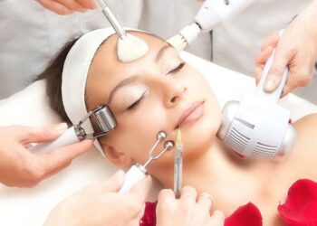 ‘Clinical Cosmetology’ என்ற பெயரில் அதிகரிக்கும் சிகிச்சைகள்: BDS முடித்து குறுகியகால சான்றிதழுடன் தோல்–முடி சிகிச்சையா? தமிழகத்தில் நோயாளி பாதுகாப்புக்கு புதிய சவால்!