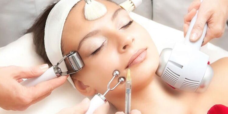 ‘Clinical Cosmetology’ என்ற பெயரில் அதிகரிக்கும் சிகிச்சைகள்: BDS முடித்து குறுகியகால சான்றிதழுடன் தோல்–முடி சிகிச்சையா? தமிழகத்தில் நோயாளி பாதுகாப்புக்கு புதிய சவால்!