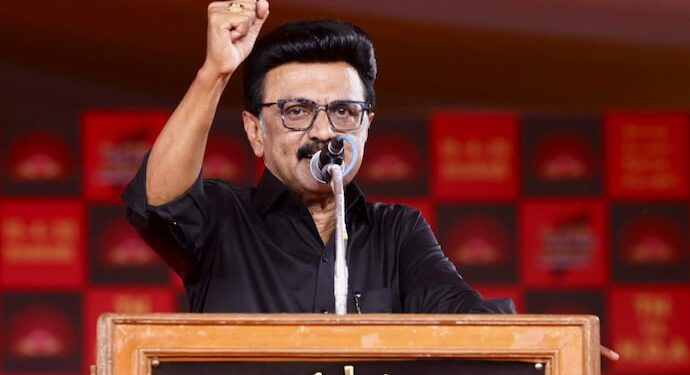 தேர்தல் தோல்விக்குப் பின் திமுகவில் மிகப்பெரிய மறுசீரமைப்பு? 100-ஐ தாண்டும் மாவட்டச் செயலாளர்கள்; இளைஞர்கள், மகளிருக்கு புதிய வாய்ப்பு