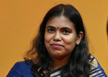 “என் அண்ணன்கள் விஷ்ணு, ஜான் ஆரோக்கியசாமி” – அமைச்சர் கீர்த்தனாவின் நன்றியுரை கிளப்பிய புதிய சர்ச்சை; தவெக அரசின் உண்மையான அதிகார மையங்கள் யார்?