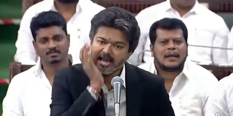 மிசா நினைவுகளையும் சித்திரவதையையும் கேலி செய்யும் உடல்மொழியா? — முதலமைச்சரின் சைகை எழுப்பும் அரசியல் கேள்விகள்