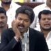 மிசா நினைவுகளையும் சித்திரவதையையும் கேலி செய்யும் உடல்மொழியா? — முதலமைச்சரின் சைகை எழுப்பும் அரசியல் கேள்விகள்