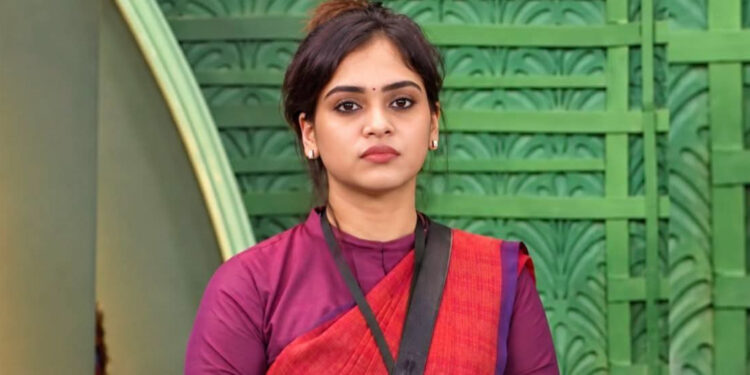 குறும்பட வாய்ப்பு பெயரில் ரூ.5 லட்சம்? மேலும் ரூ.27 லட்சம் கேட்டு மிரட்டியதாக புகார் – நடிகை வர்ஷினி வெங்கட் கைது!