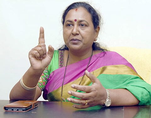 “24 மணி நேரத்தில் 8 கொலைகள்; மின்வெட்டு, டெங்கு உள்ளிட்ட மக்கள் பிரச்சினைகளுக்கும் அரசு என்ன பதில் வைத்திருக்கிறது?” – பிரேமலதா விஜயகாந்த் கேள்வி